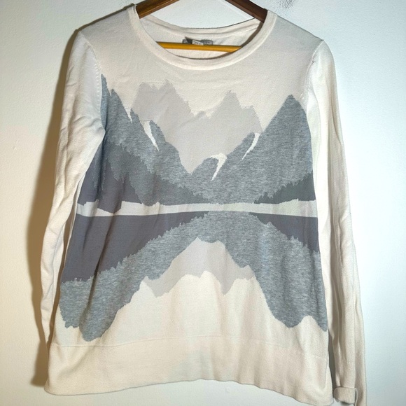 Bass Sweater with White and Gray Mountain - Picture 1 of 3